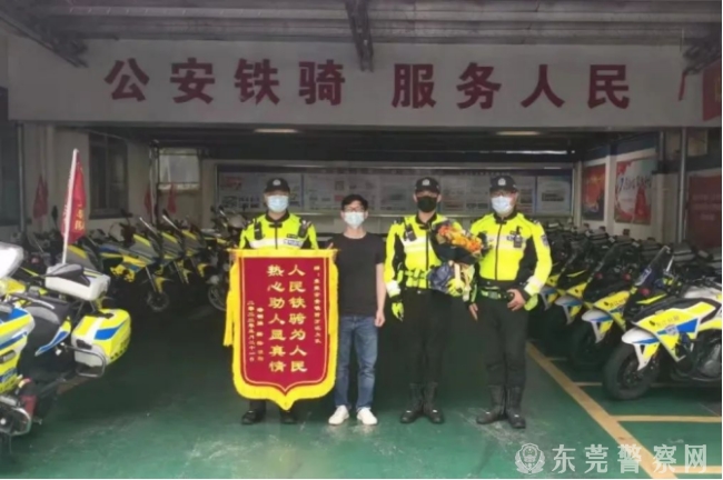 “狼狈”的他，却是网民心中的明星帅哥！285.jpg